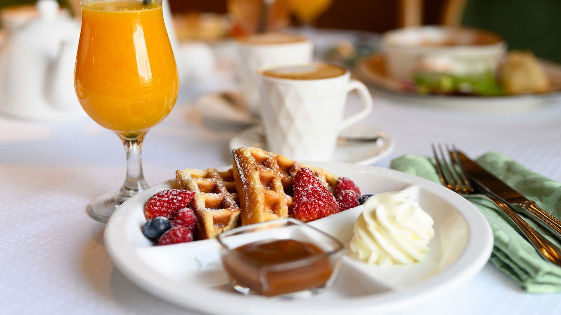 Inviter til l  kker brunch p   Montra Odder Parkhotel